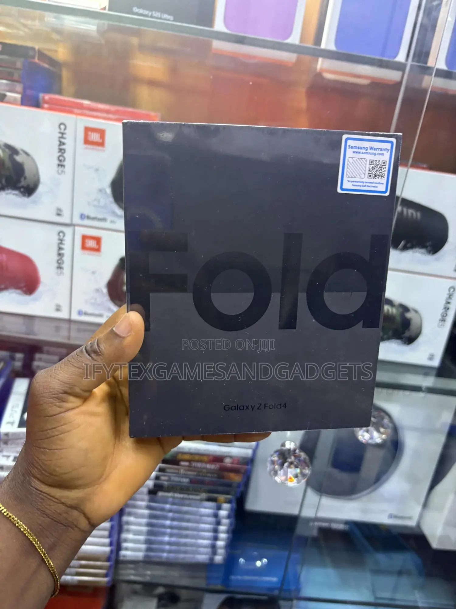 New Samsung Galaxy Z Fold4 256 GB Gold