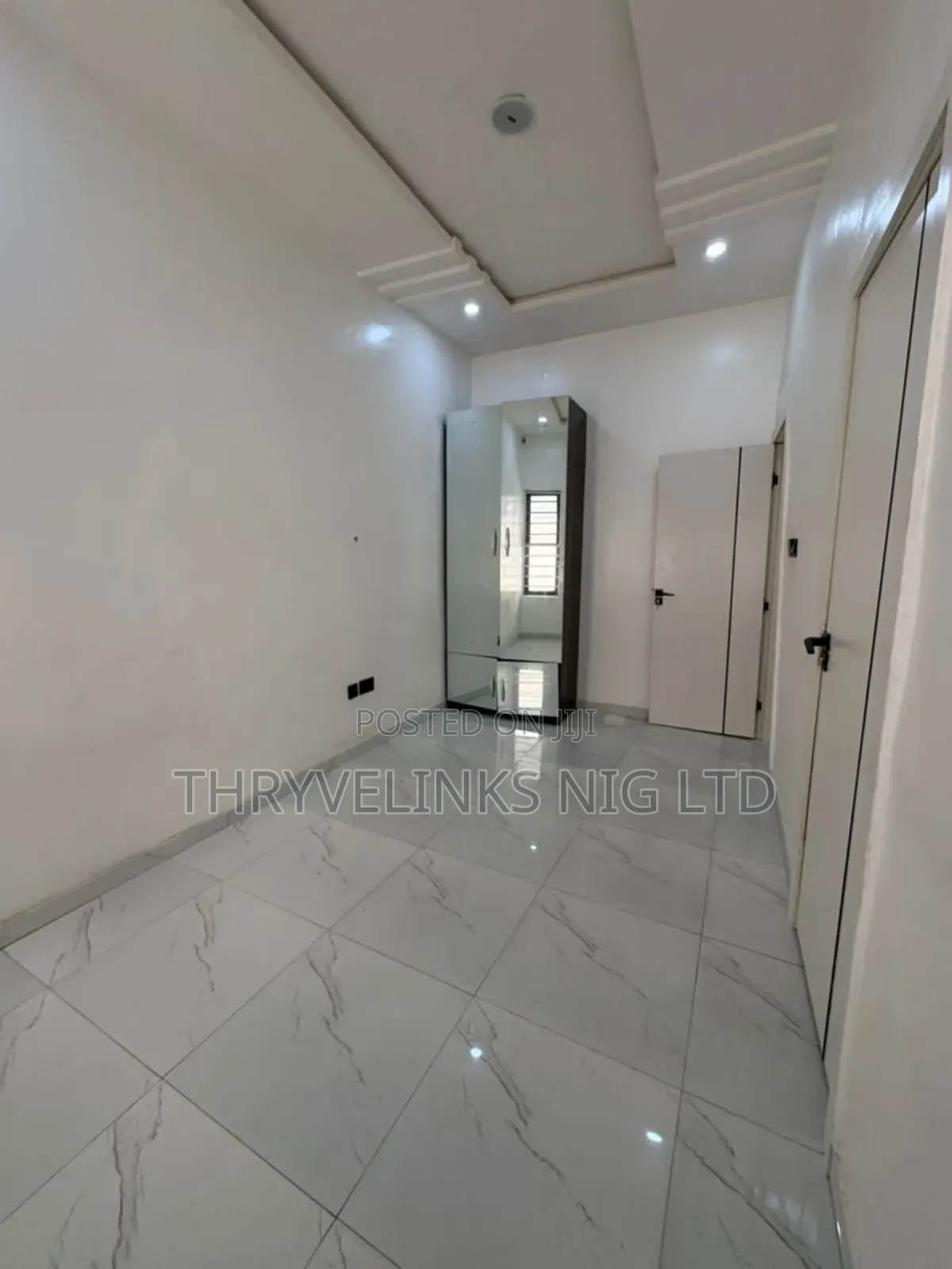 4bdrm Duplex in Chevron for rent