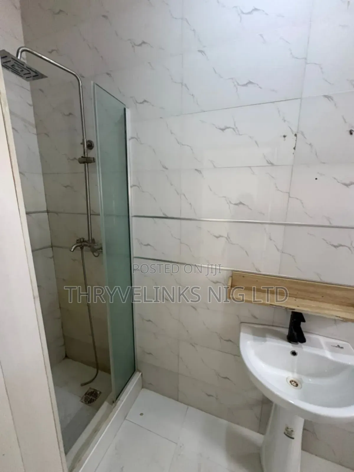 4bdrm Duplex in Chevron for rent