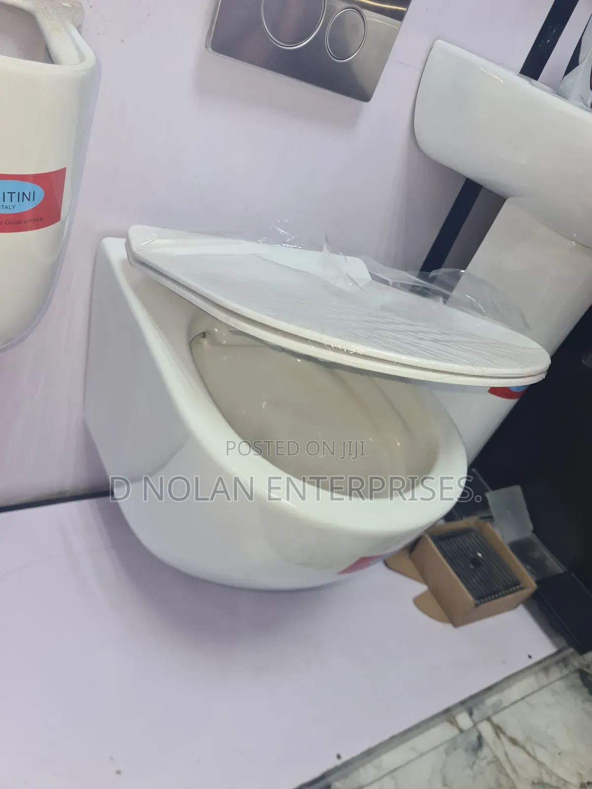 Condit Water Closet With Wash Hand Basin