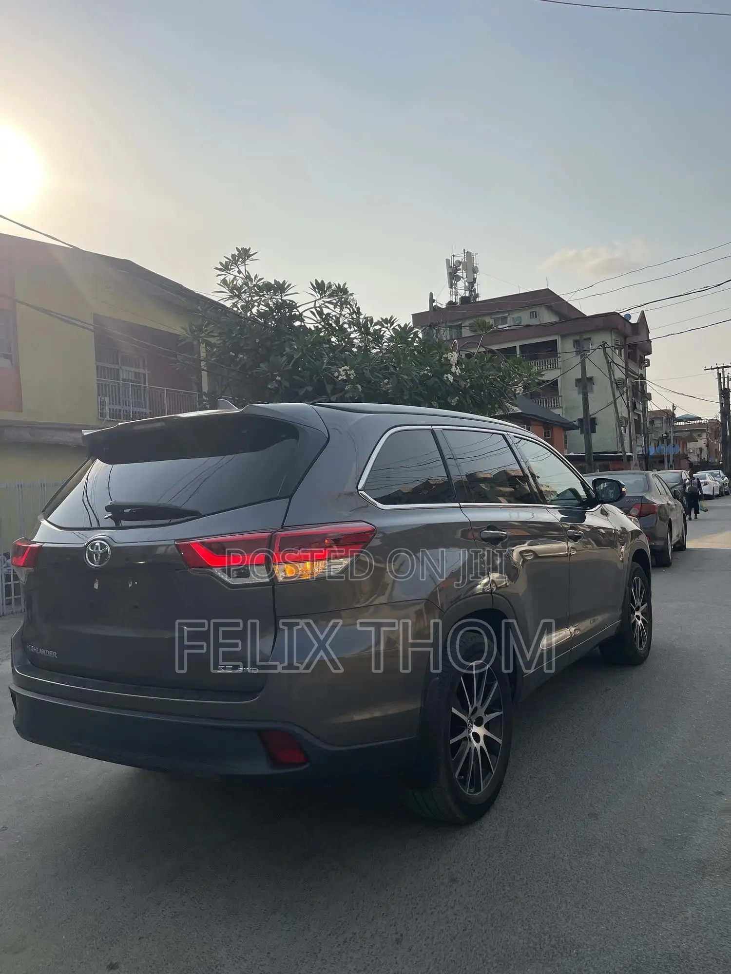 Toyota Highlander SE 4x4 V6 (3.5L 6cyl 8A) 2017 Gray