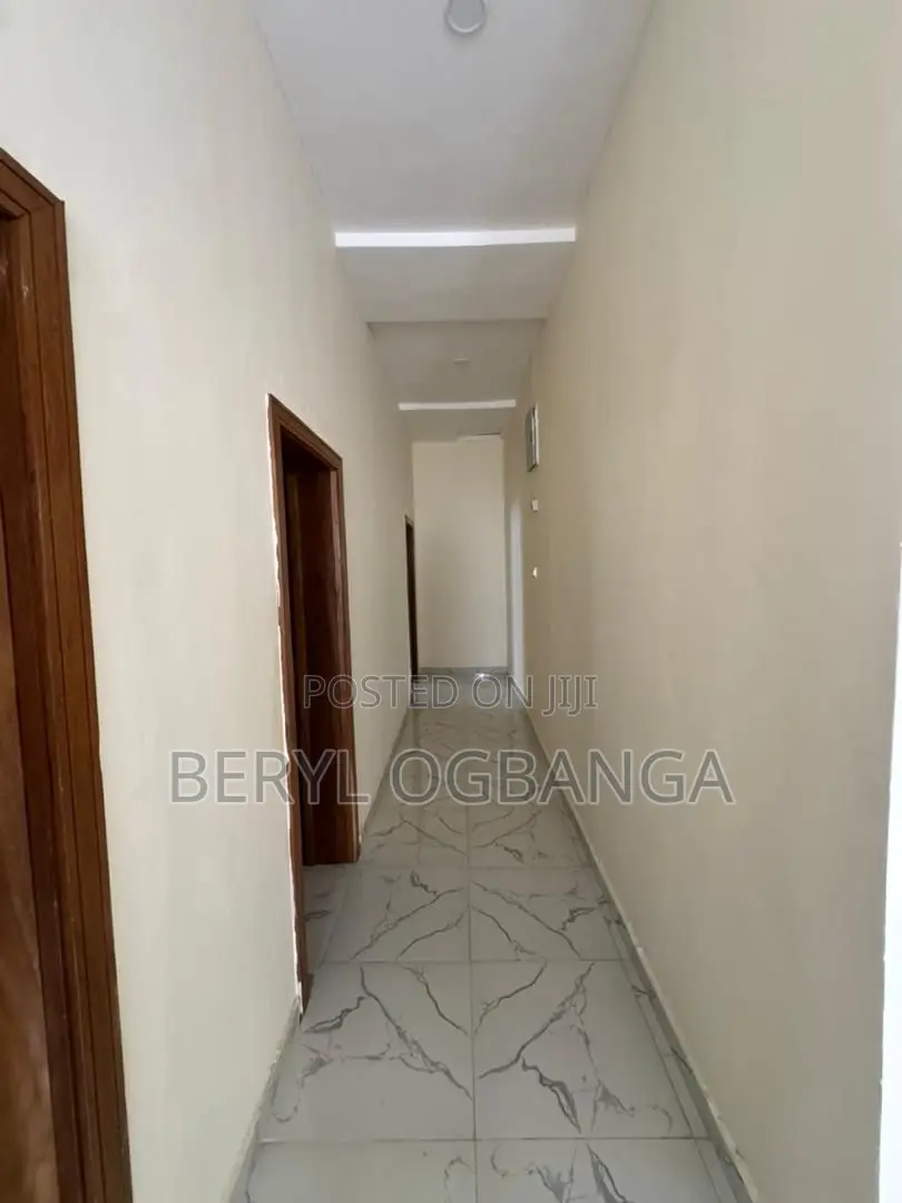 3bdrm Apartment in Chevron for rent