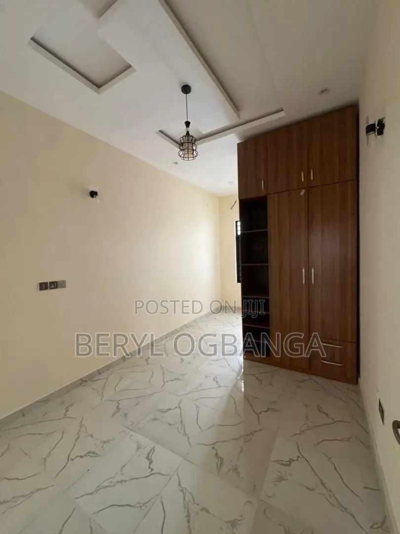 3bdrm Apartment in Chevron for rent