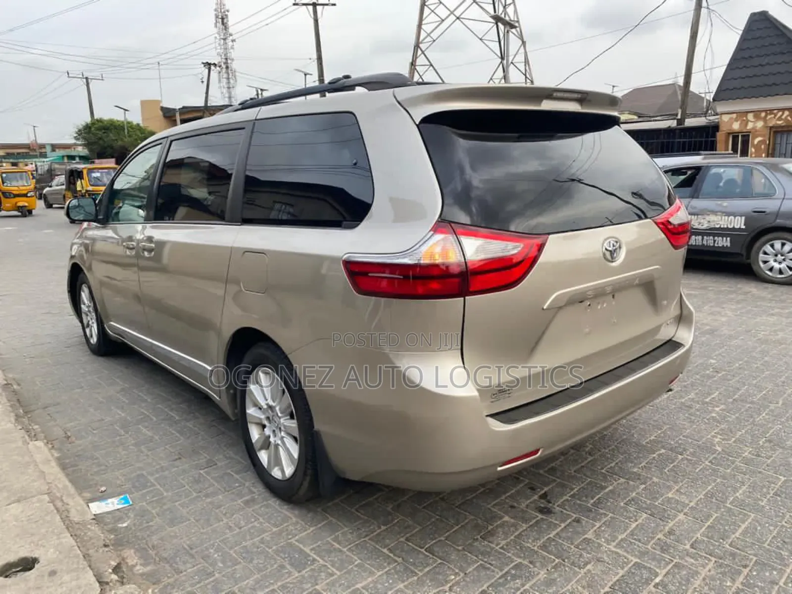 Toyota Sienna LE 7 Passenger Auto Access Seat (3.5L 6cyl 6A) 2016 Gold