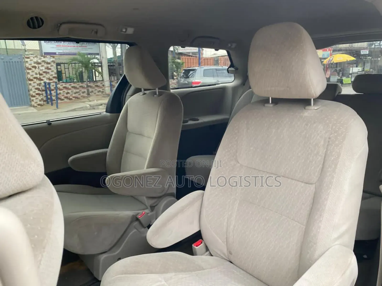 Toyota Sienna LE 7 Passenger Auto Access Seat (3.5L 6cyl 6A) 2016 Gold