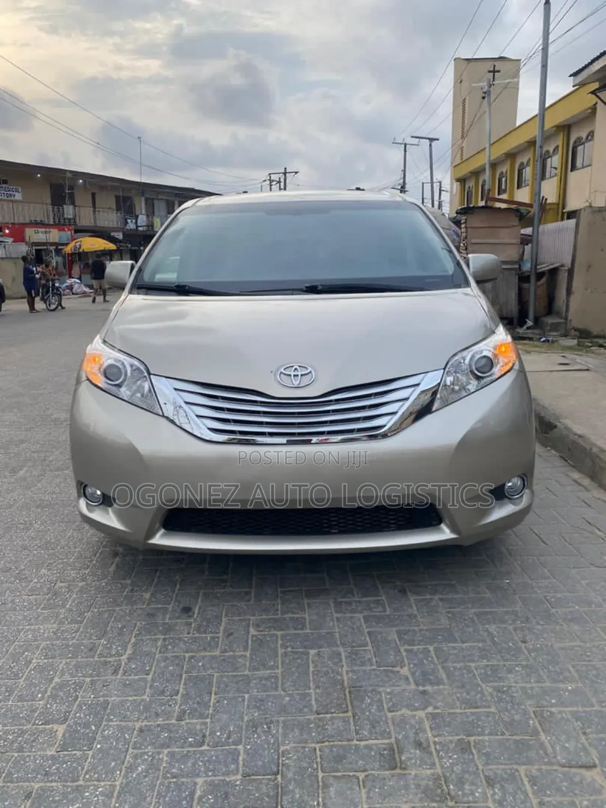 Toyota Sienna LE 7 Passenger Auto Access Seat (3.5L 6cyl 6A) 2016 Gold