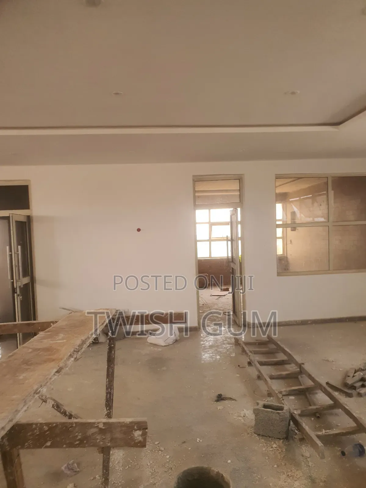 To Let=Pent House (120sqm)