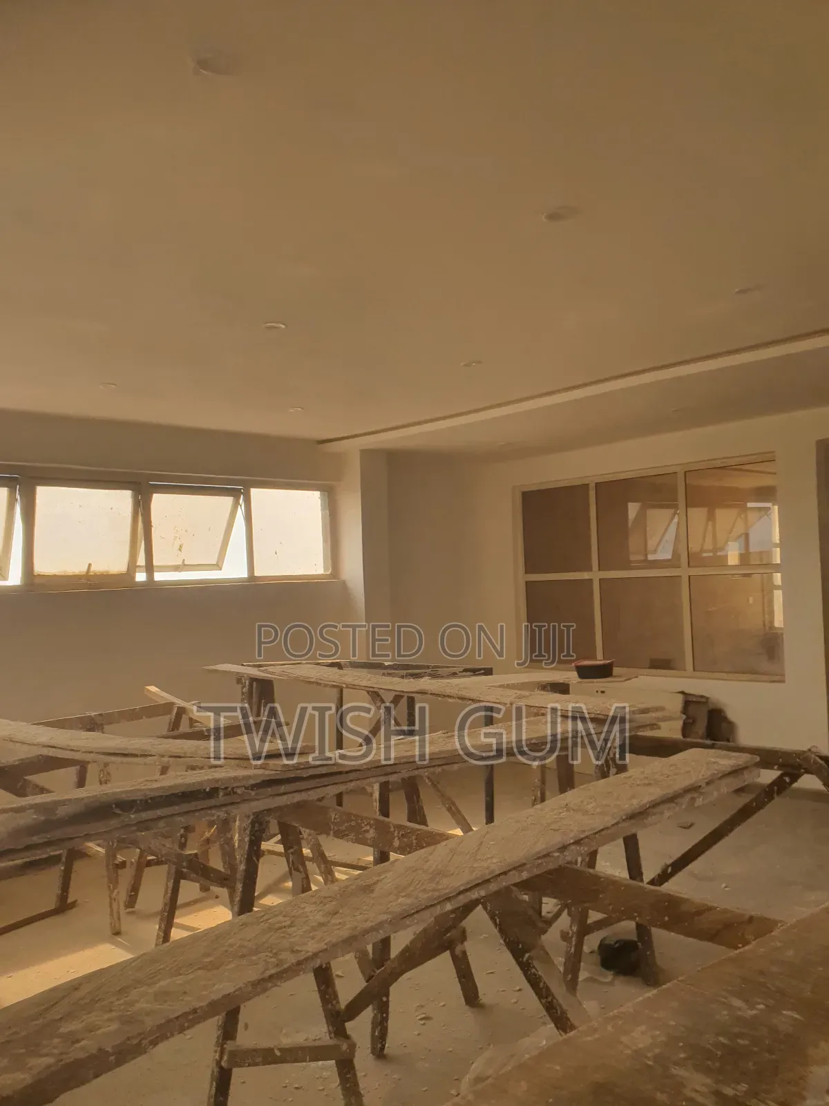 To Let=Pent House (120sqm)