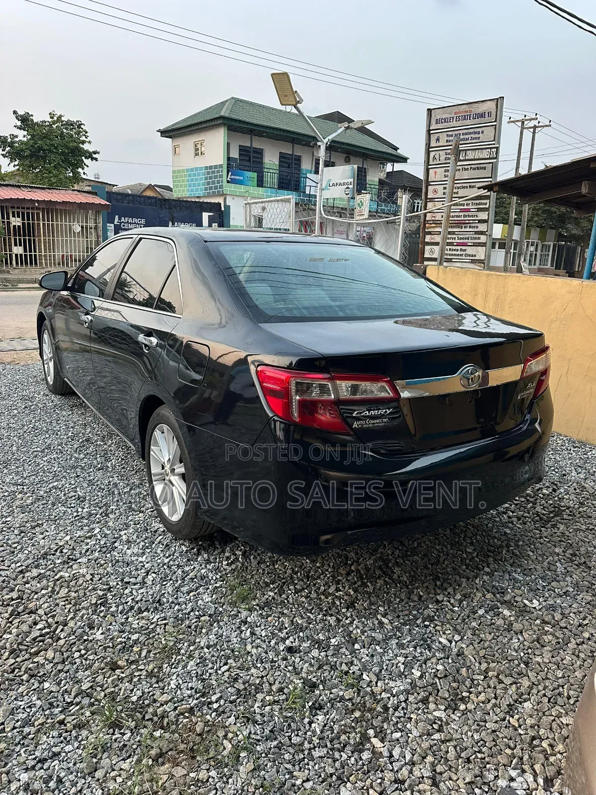 Toyota Camry XLE 4dr Sedan (2.5L 4cyl 6A) 2012 Black