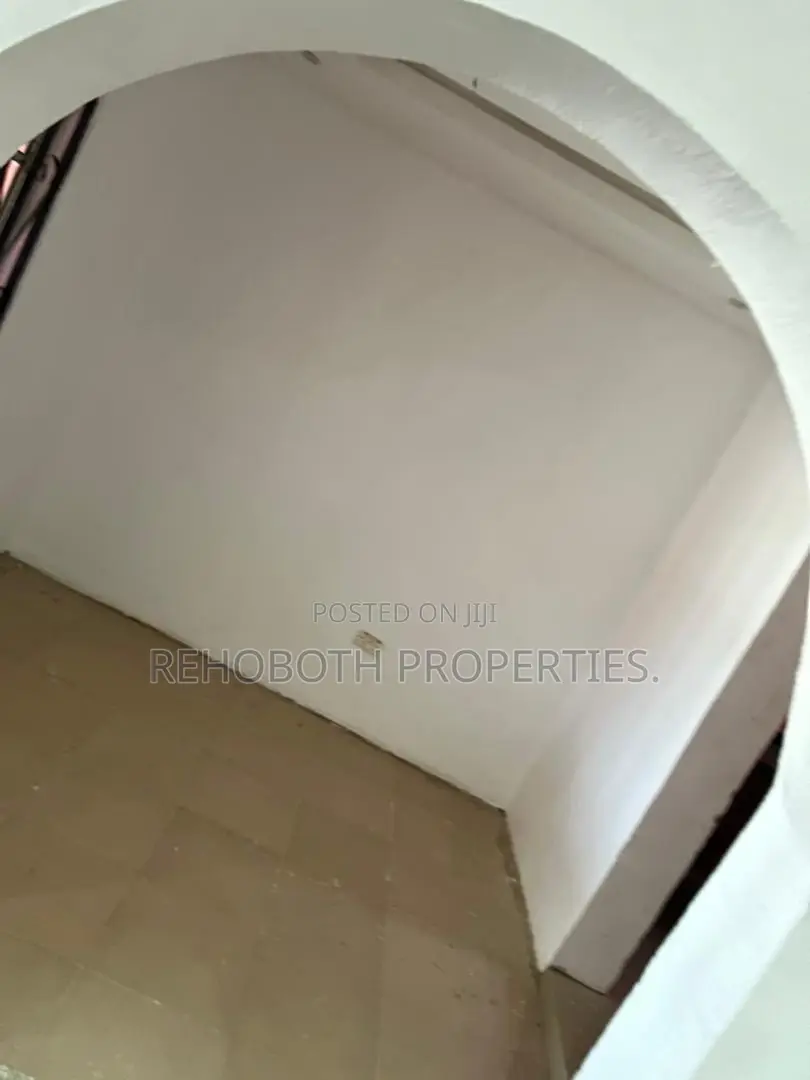 3bdrm Apartment in Ore Oluwa Street, Akala Express for rent