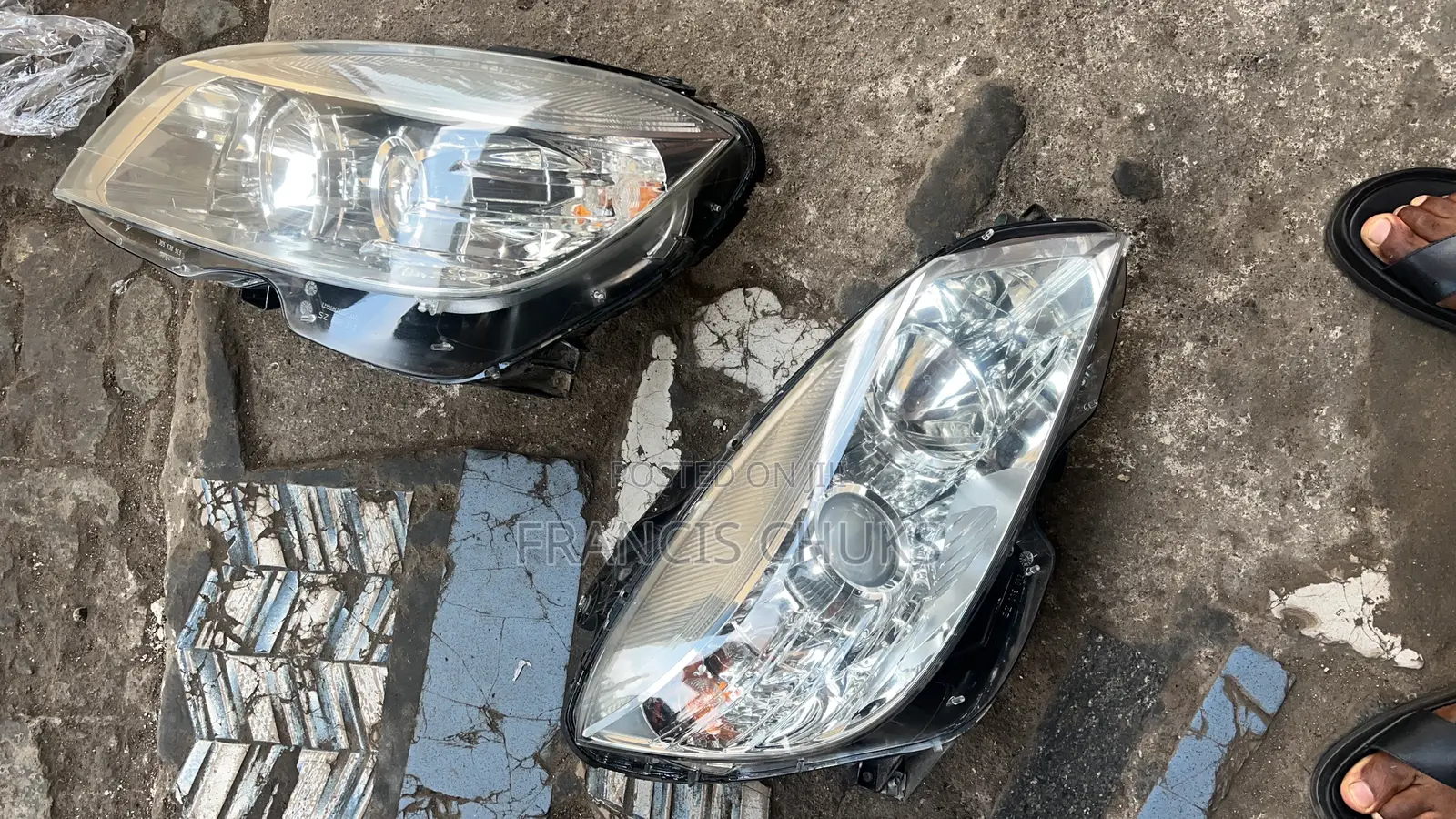 Set of Headlight Mercedes Benz C300 Year 2008/2010 Model Non Charger