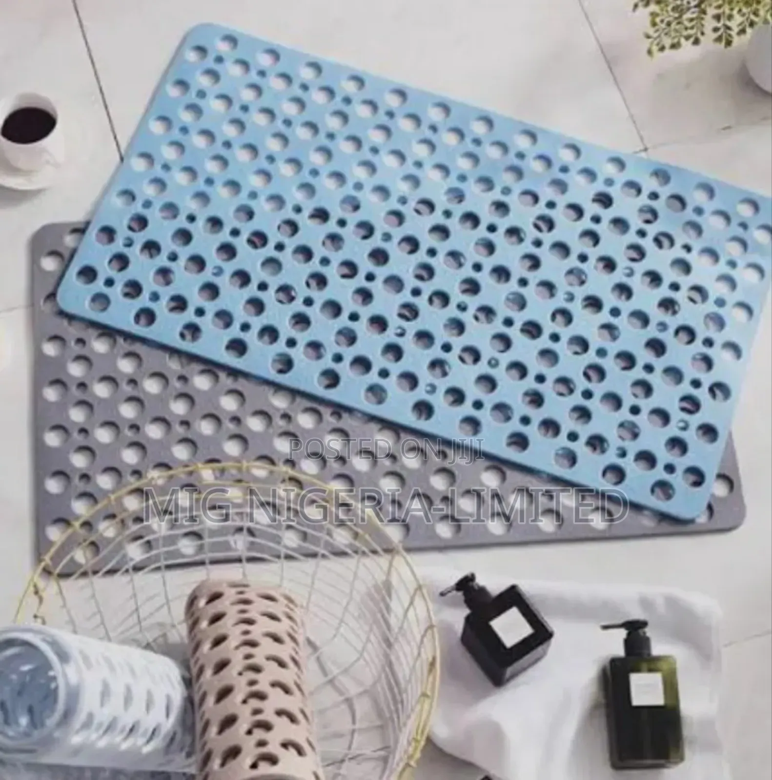 Shower Mat Rubber Anti-Slip Quadrant Bath Mat 50cmx80cm
