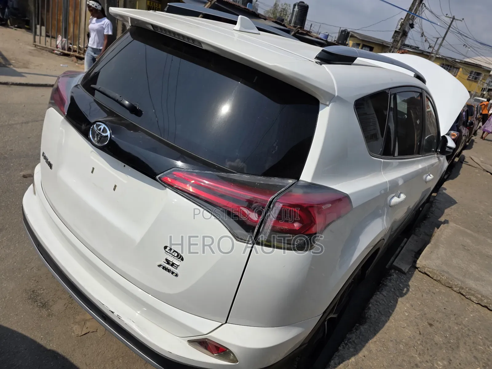 Toyota RAV4 SE AWD (2.5L 4cyl 6A) 2016 White