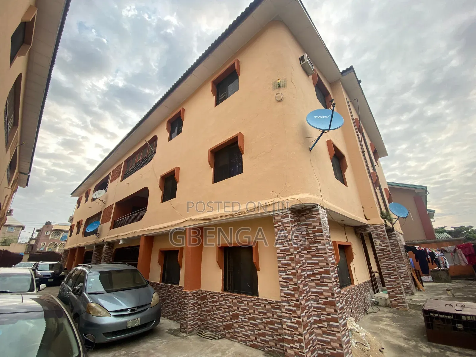 3bdrm Block of Flats in Okota for sale