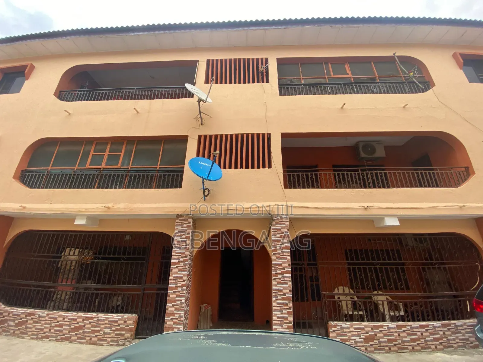 3bdrm Block of Flats in Okota for sale