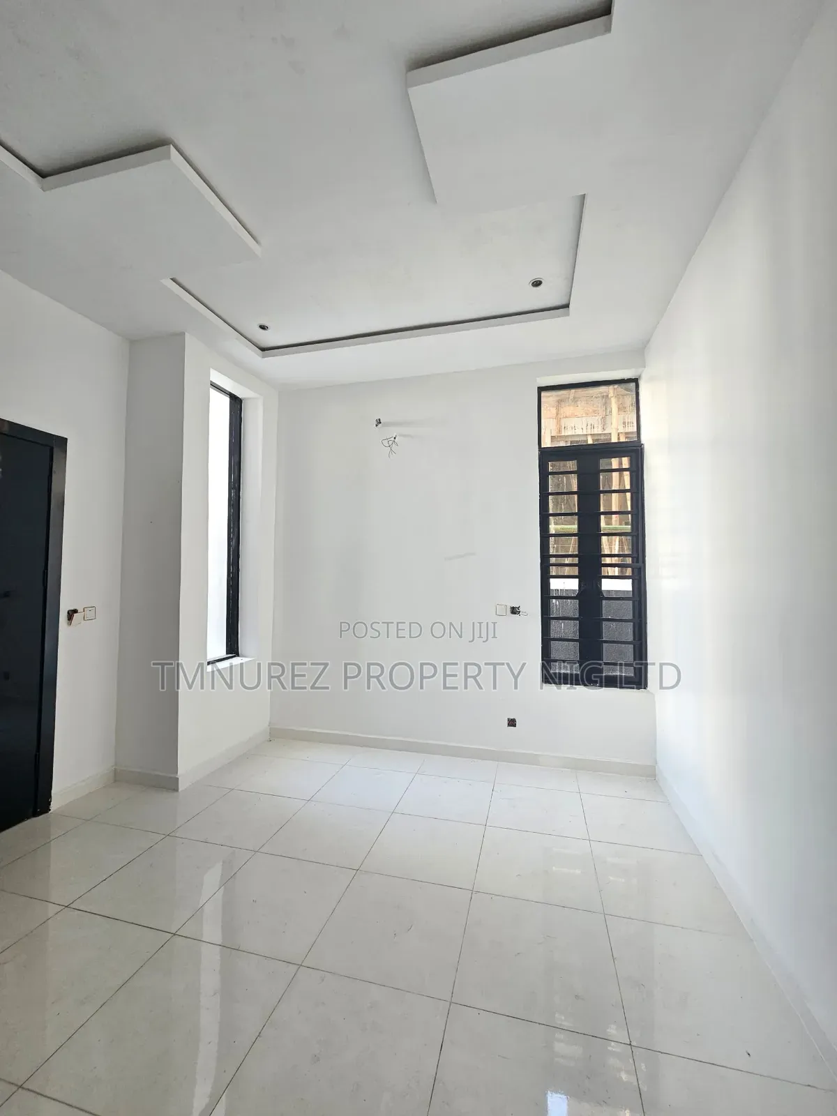 4bdrm Duplex in Orchild Road, Chevron for sale