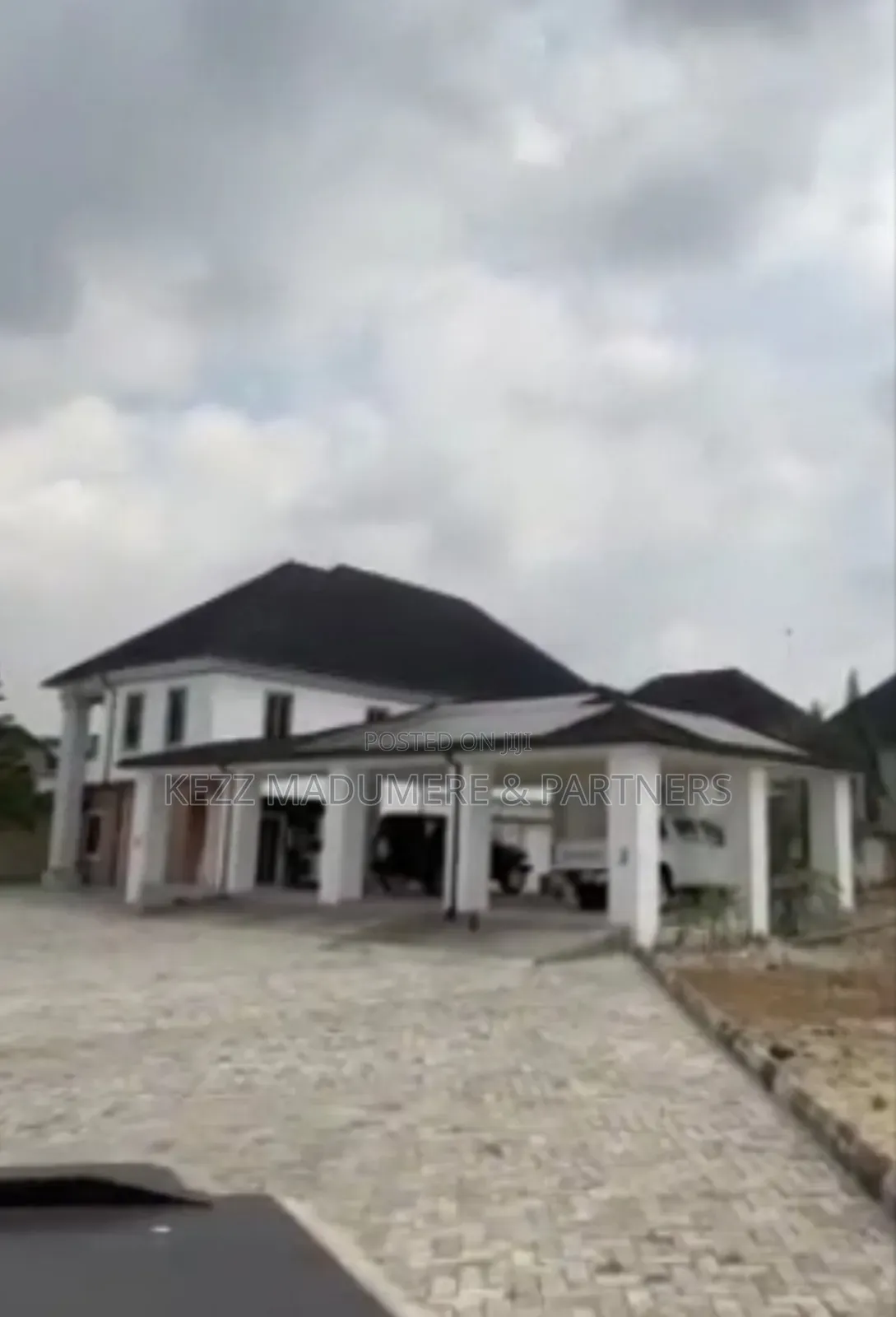 8bdrm Duplex in New Gra, Phase 3 for sale