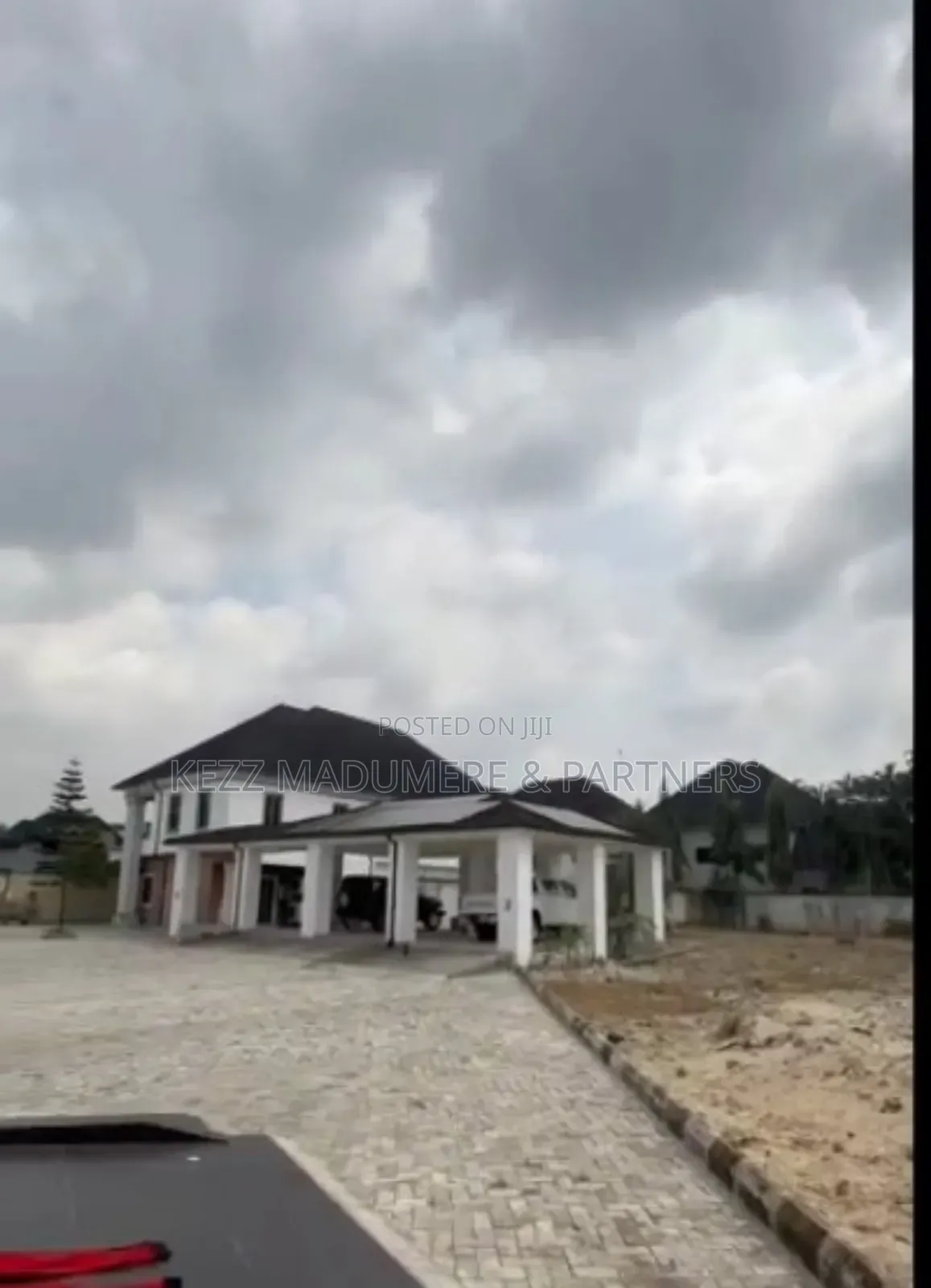 8bdrm Duplex in New Gra, Phase 3 for sale