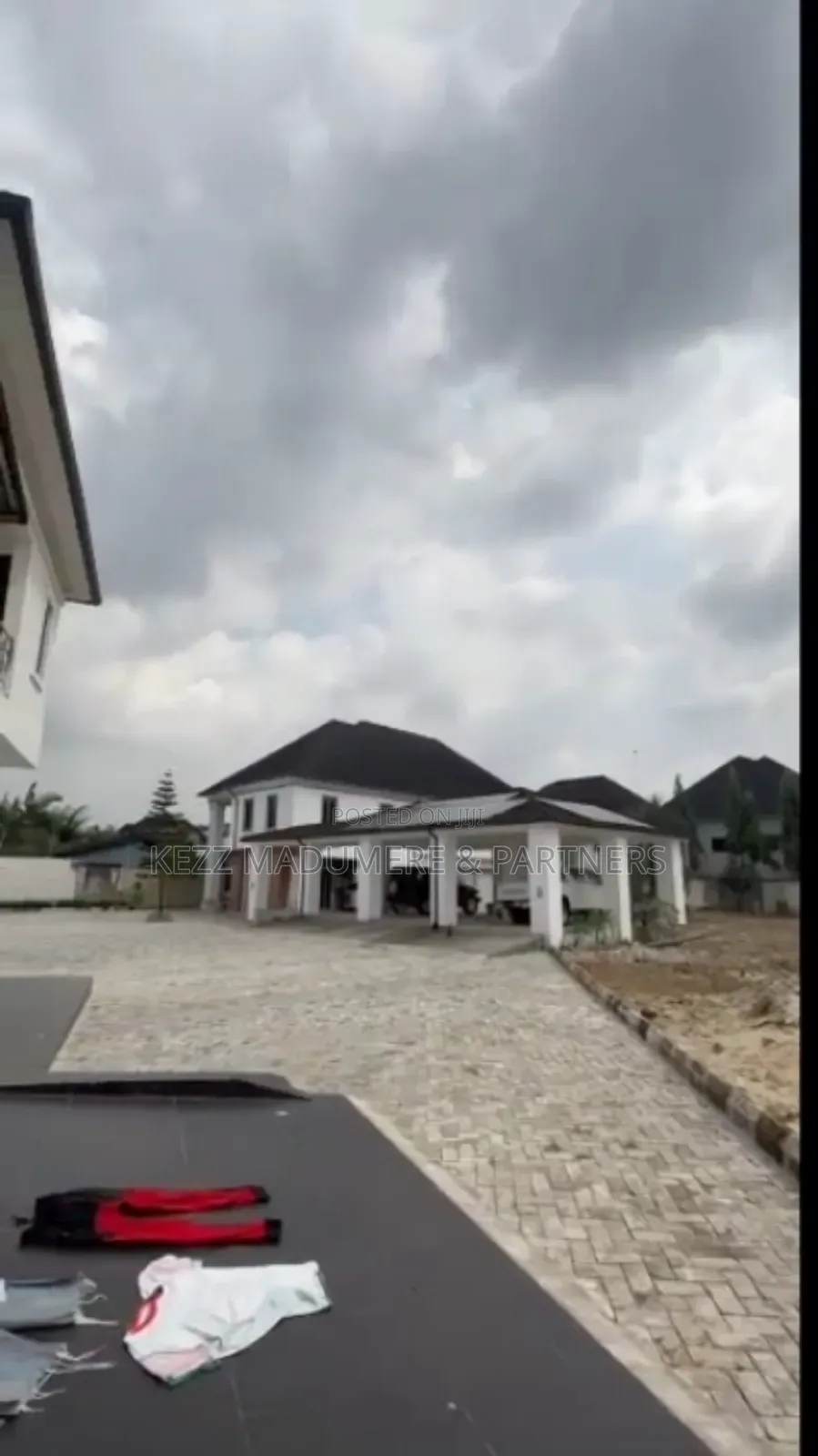 8bdrm Duplex in New Gra, Phase 3 for sale