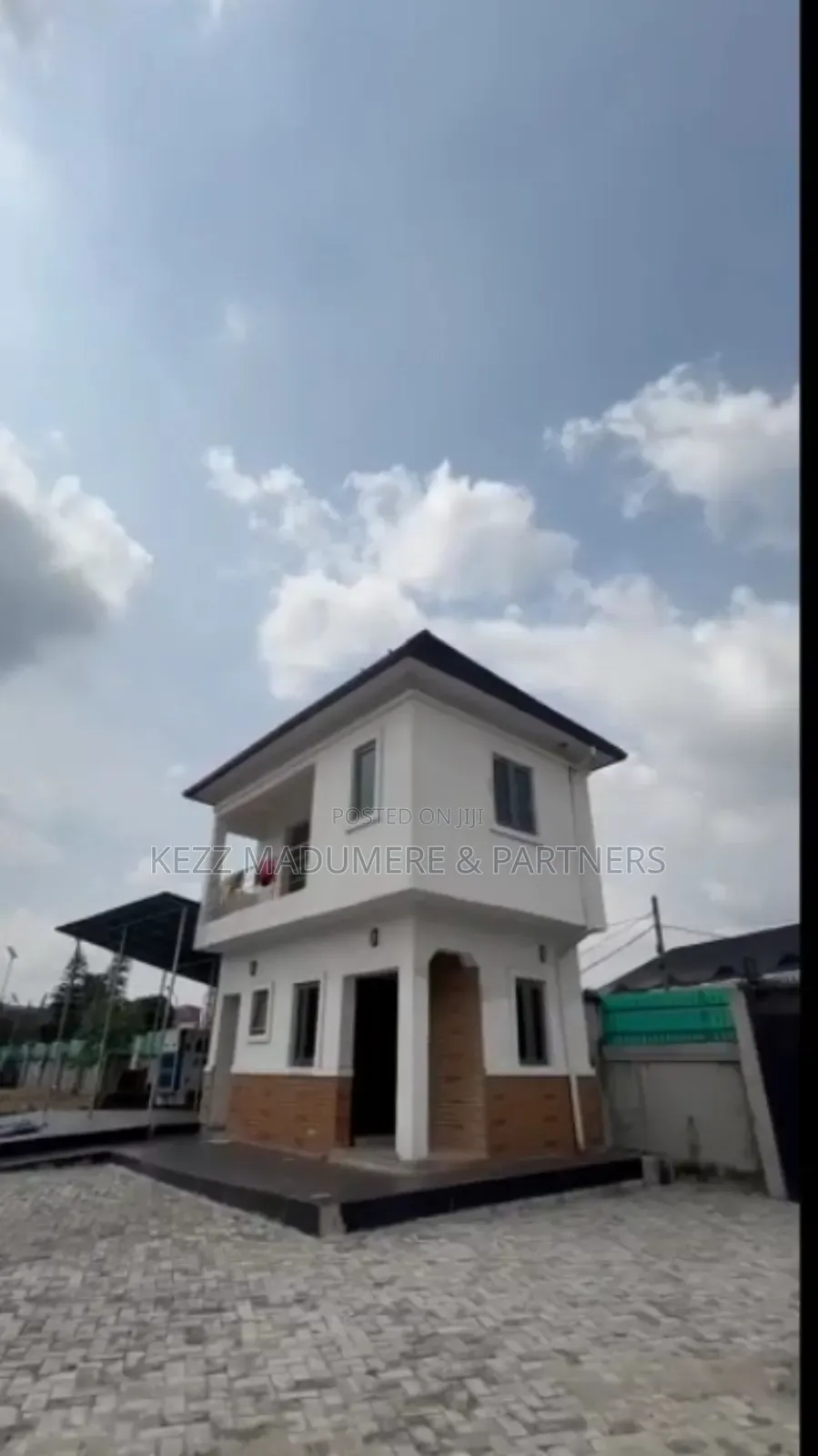 8bdrm Duplex in New Gra, Phase 3 for sale