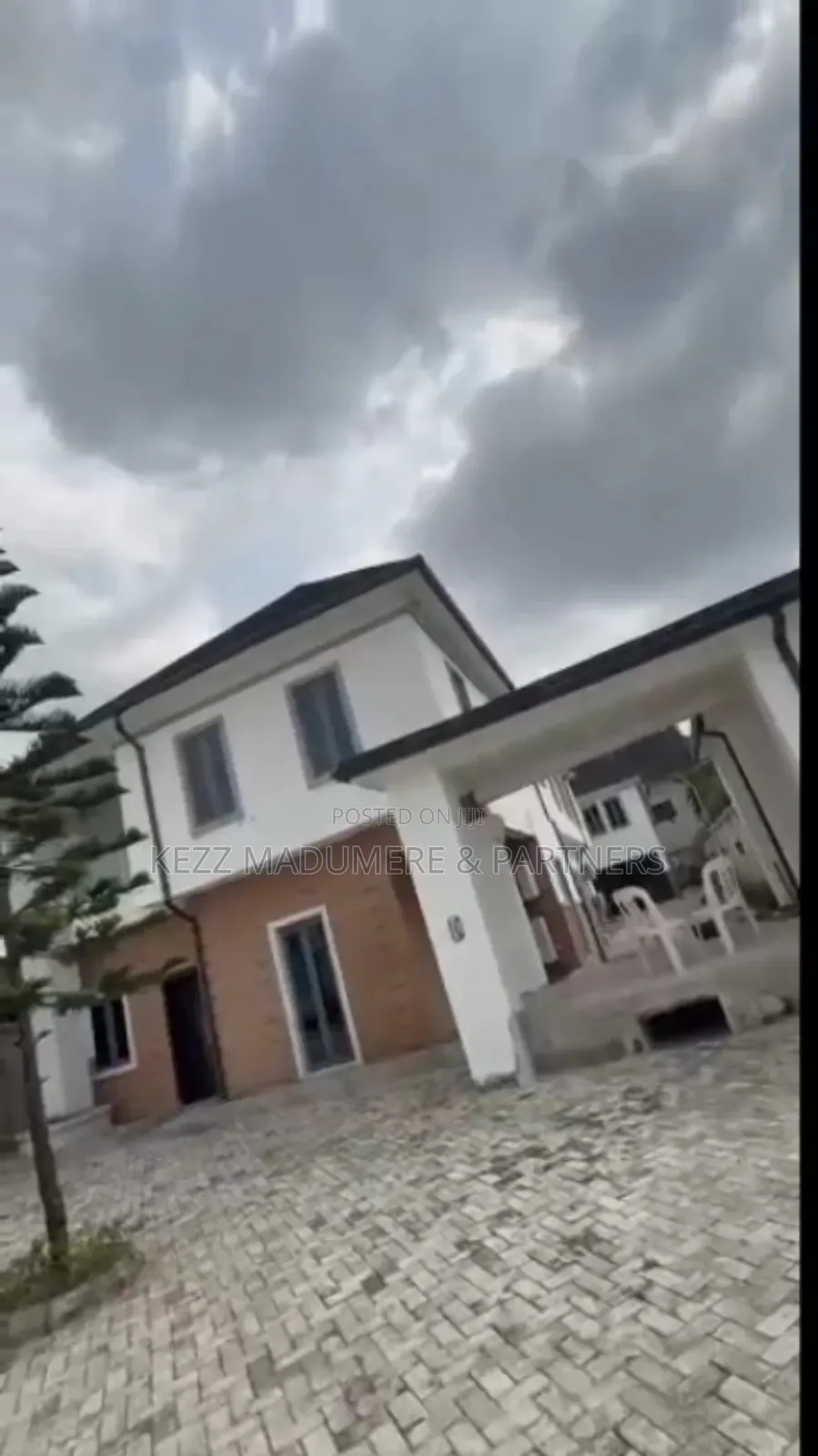 8bdrm Duplex in New Gra, Phase 3 for sale