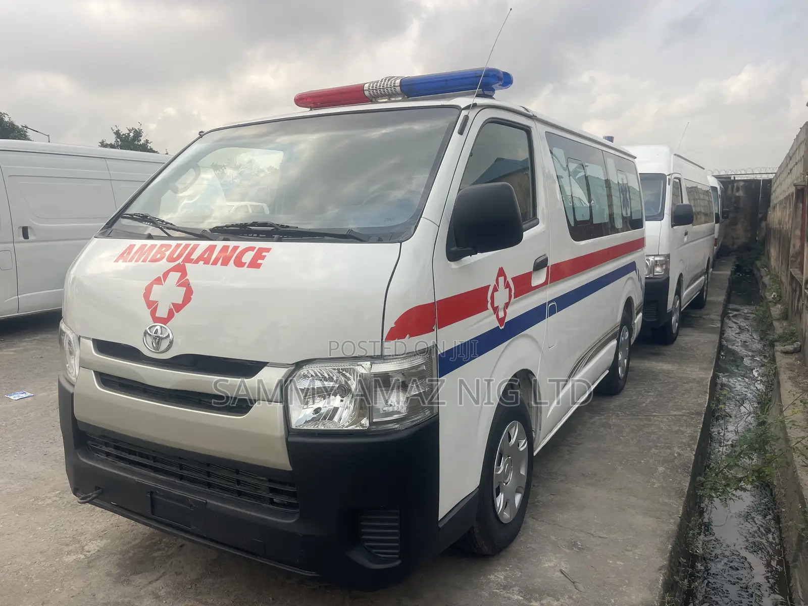 Toyota HiAce 2014 White