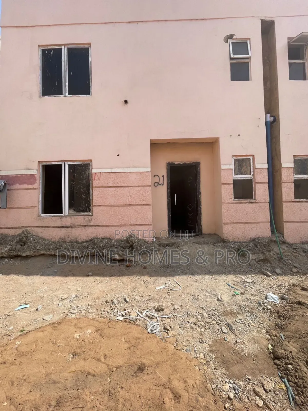 4bdrm Duplex in Life Camp for sale
