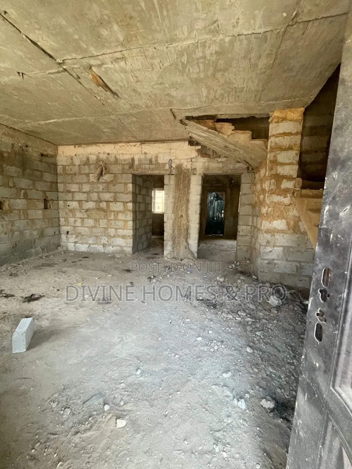 4bdrm Duplex in Life Camp for sale