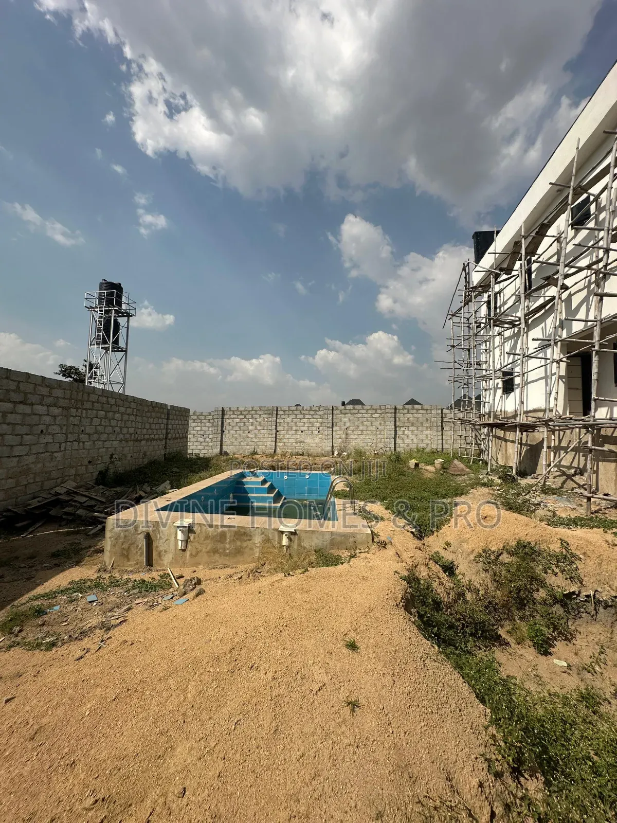 3bdrm Duplex in Lugbe District for sale