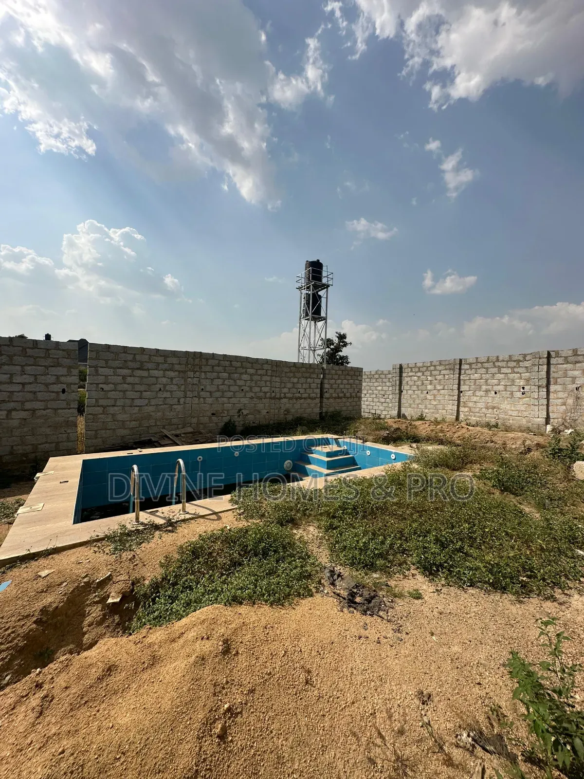 3bdrm Duplex in Lugbe District for sale