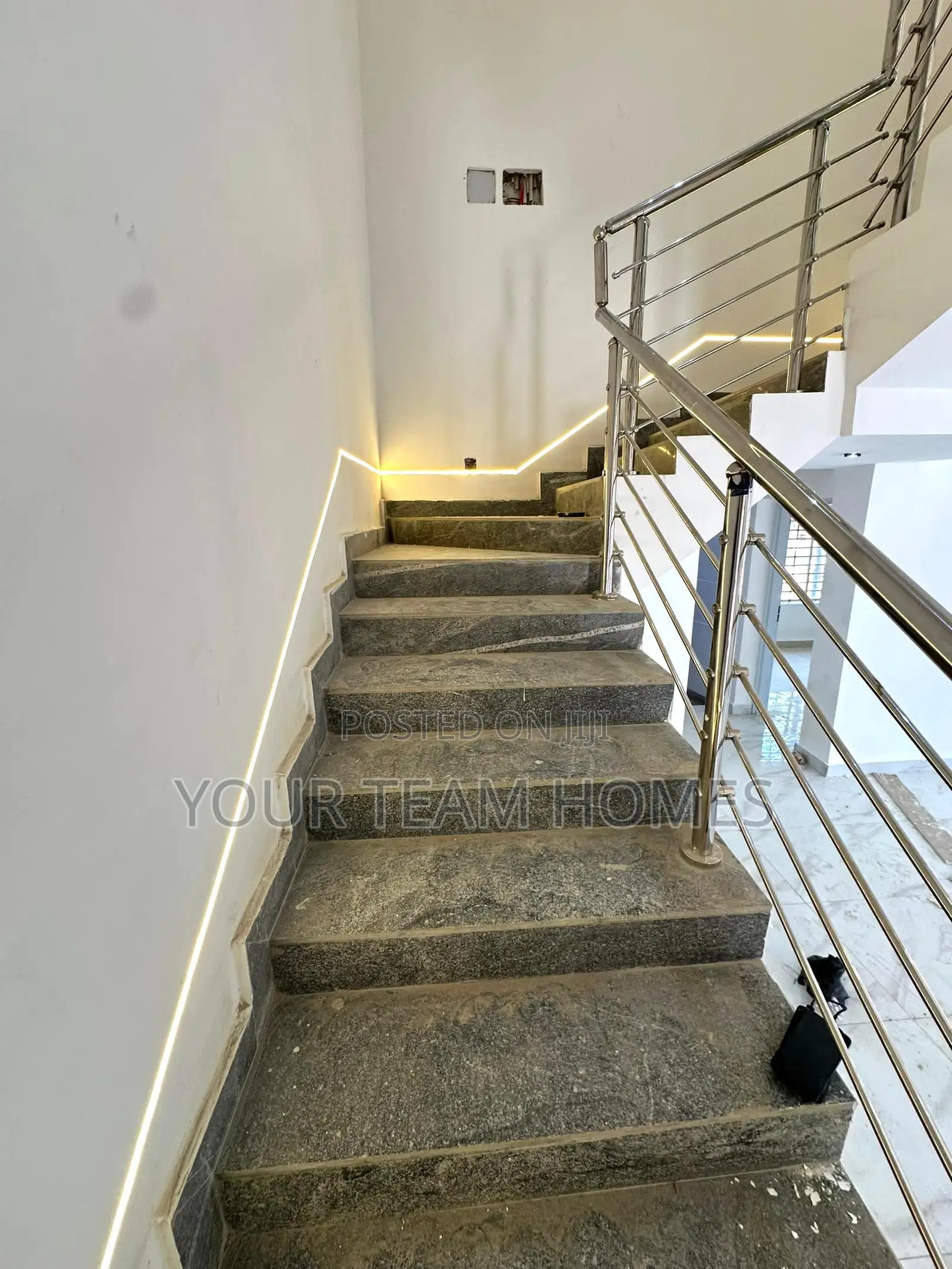 3bdrm Townhouse / Terrace in Gwarimpa Extension, Life Camp for rent