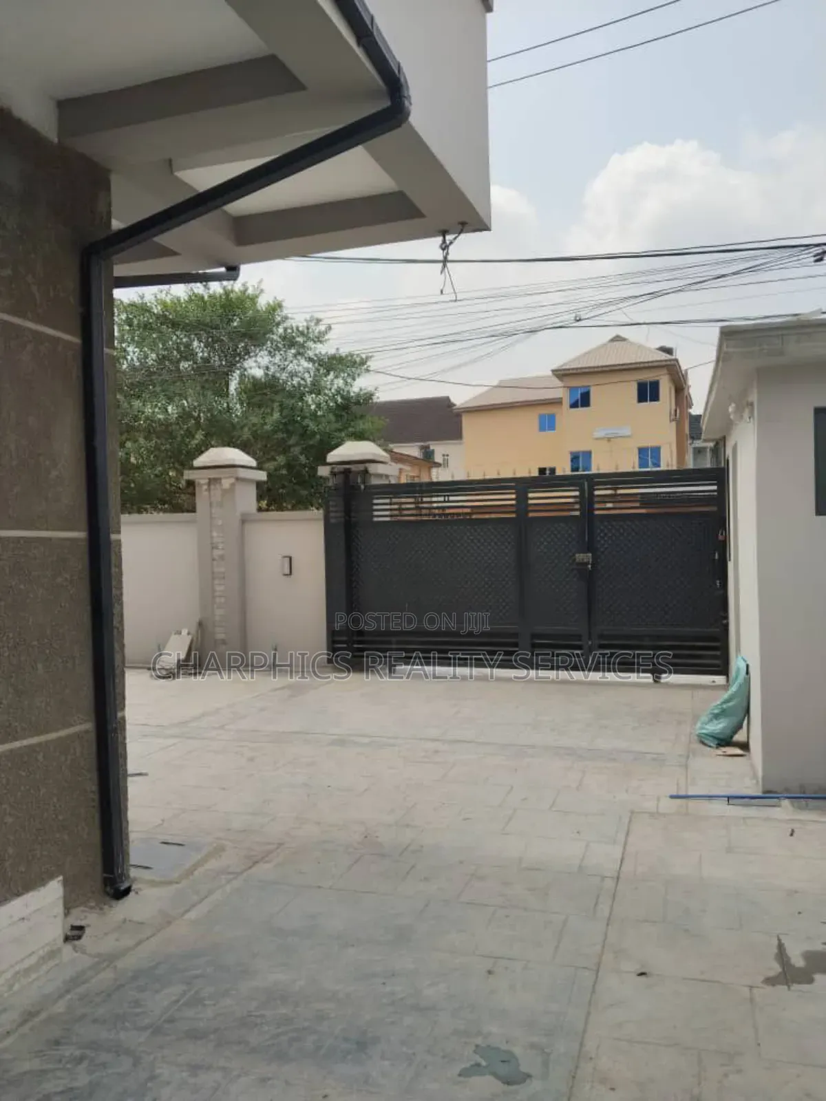 3bdrm Apartment in Ikeja GRA for rent