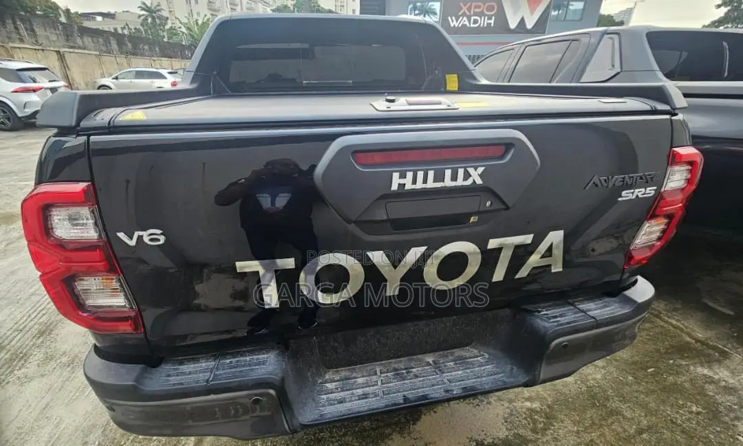 New Toyota Hilux 2025 Black