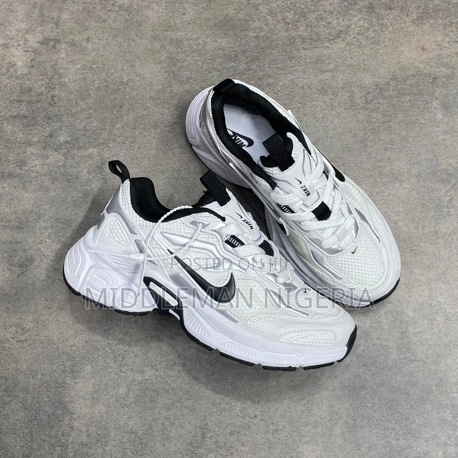Nike V5 Runtekk White Black Sneakers