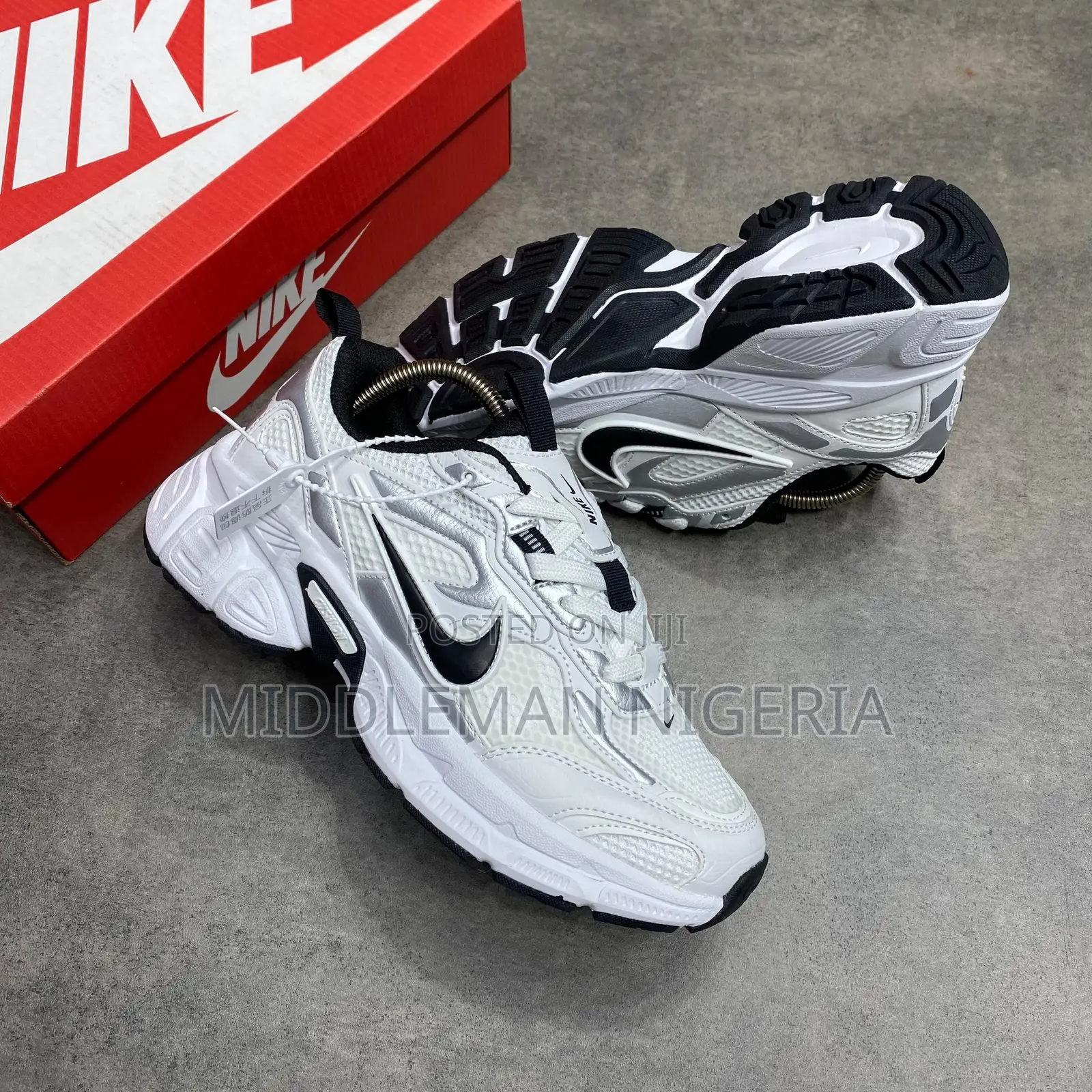 Nike V5 Runtekk White Black Sneakers