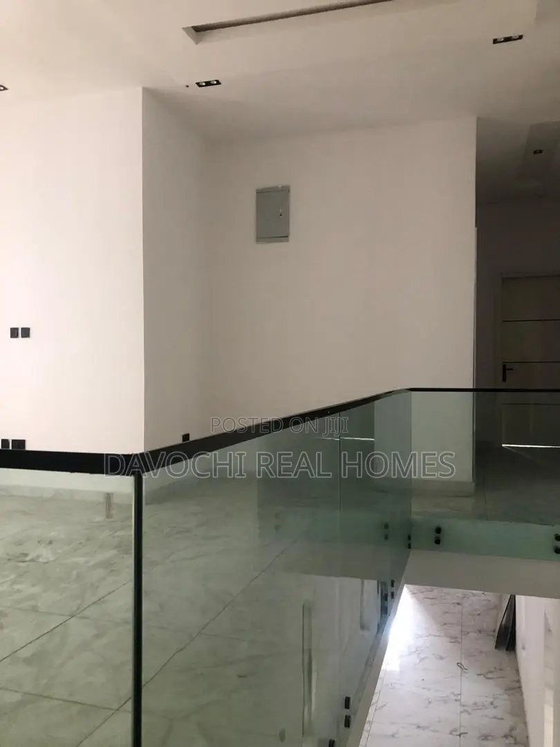 5bdrm Apartment in Osapa London for sale