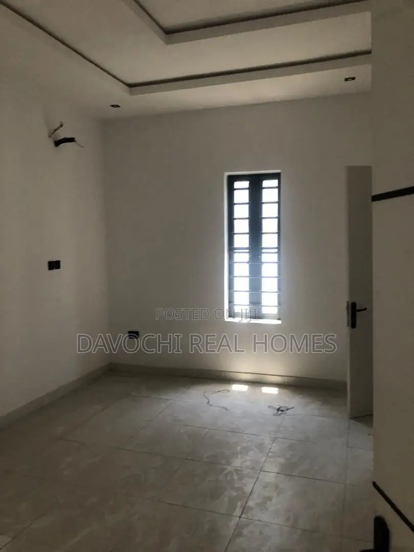 5bdrm Apartment in Osapa London for sale