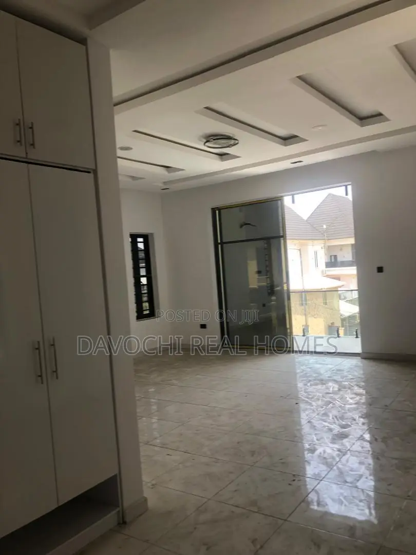 5bdrm Apartment in Osapa London for sale