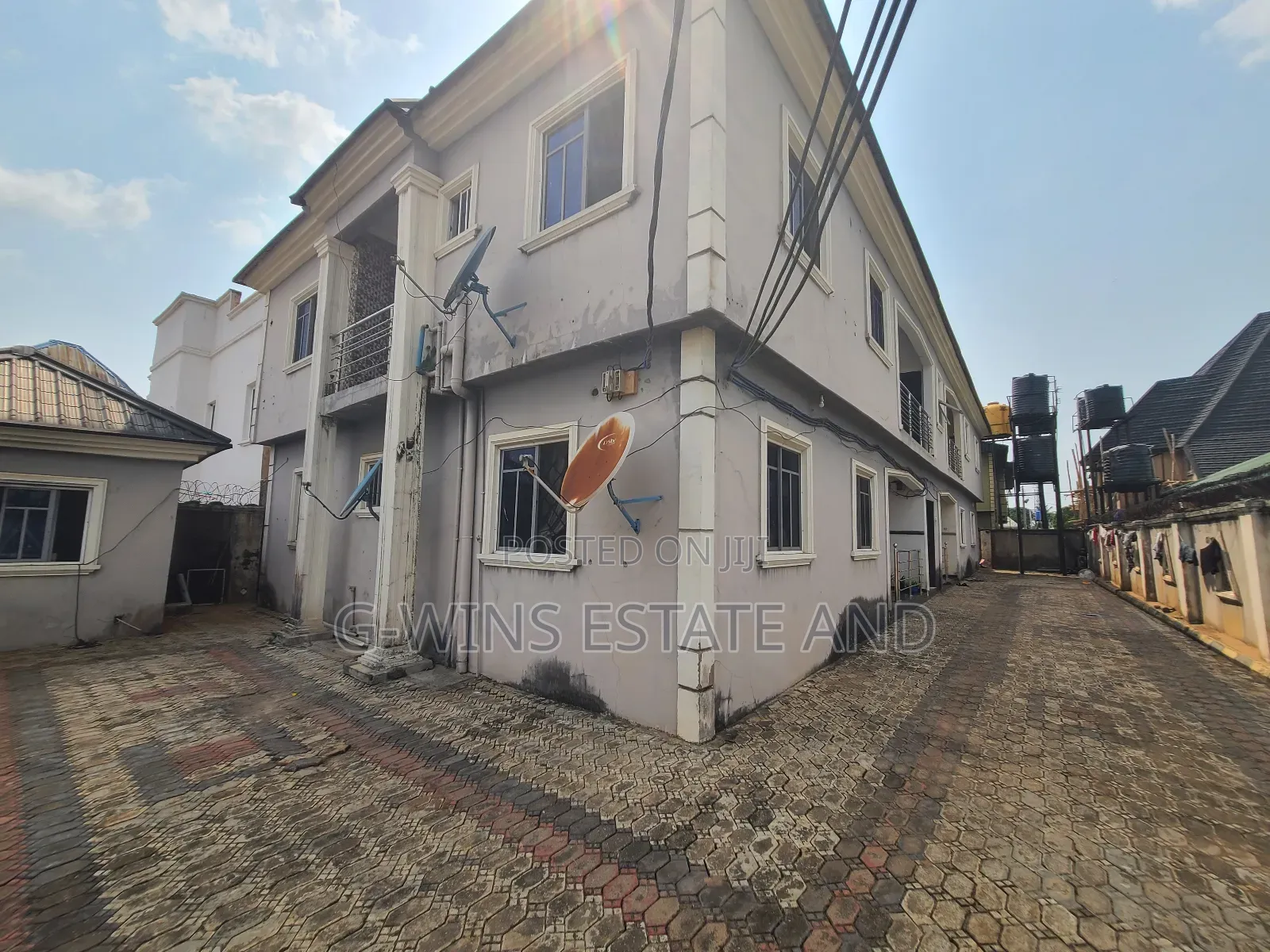 3bdrm Block of Flats in Irhirhi Off Airport for sale