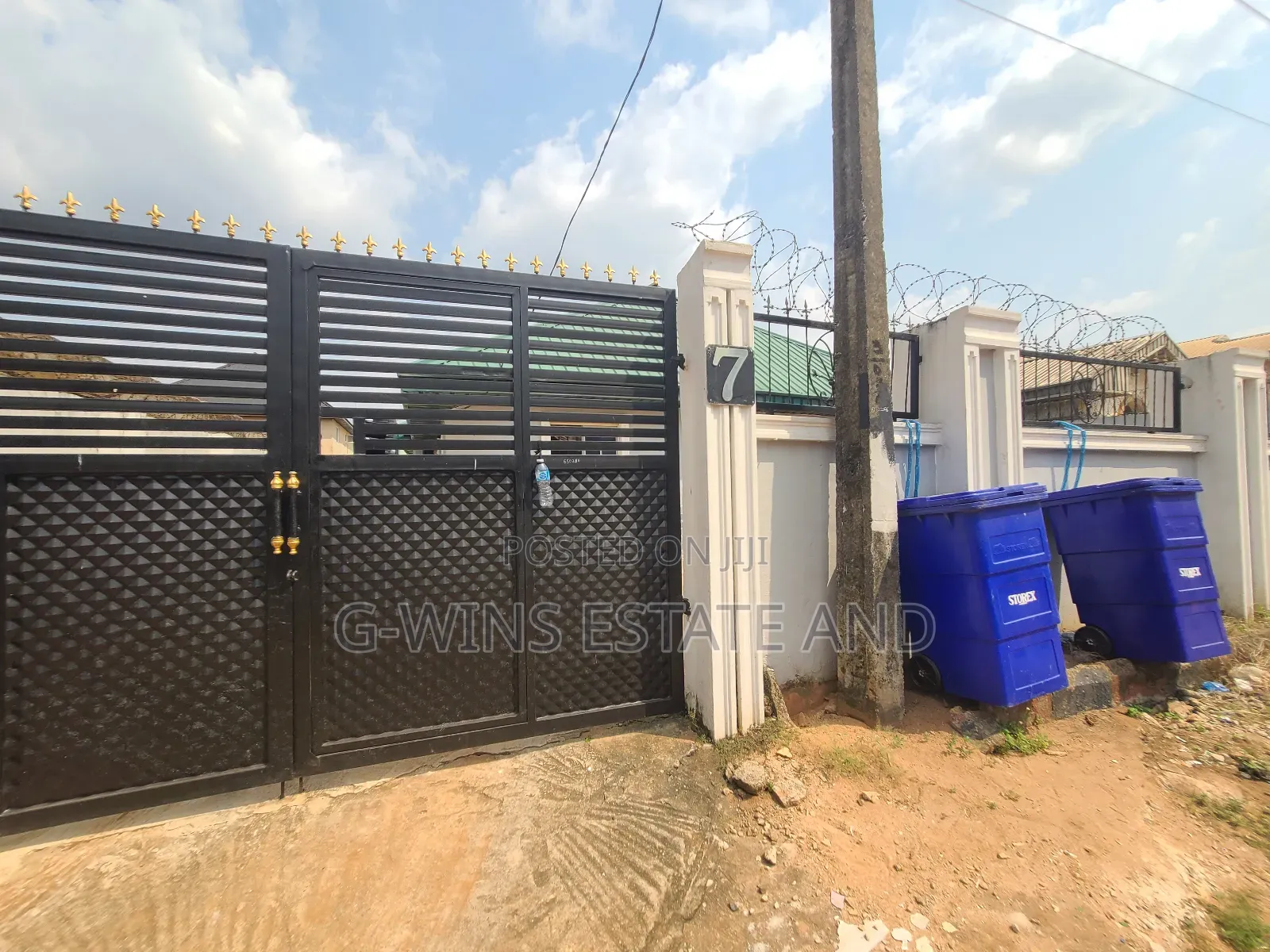 3bdrm Block of Flats in Irhirhi Off Airport for sale