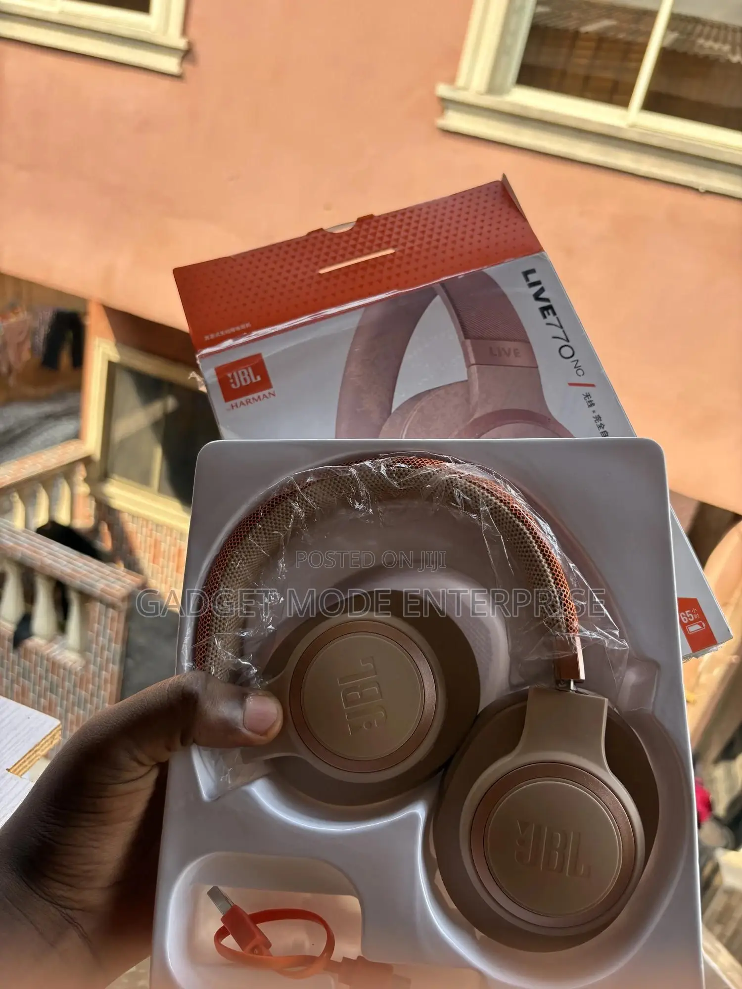 JBL Live 770nc Noise Canceling Headphone