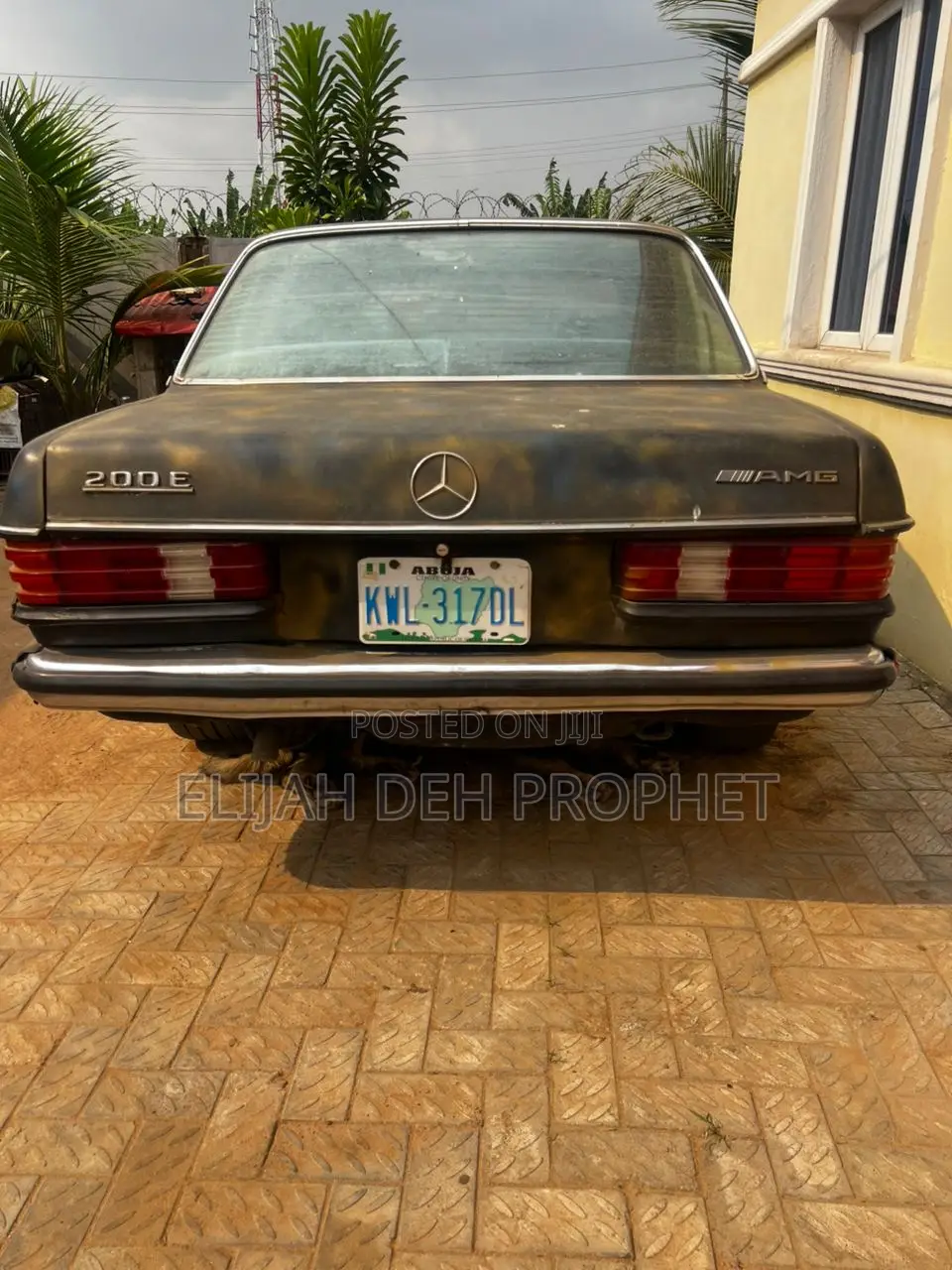 Mercedes-Benz 200E 1985 Gold