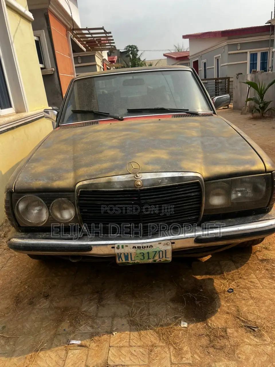 Mercedes-Benz 200E 1985 Gold
