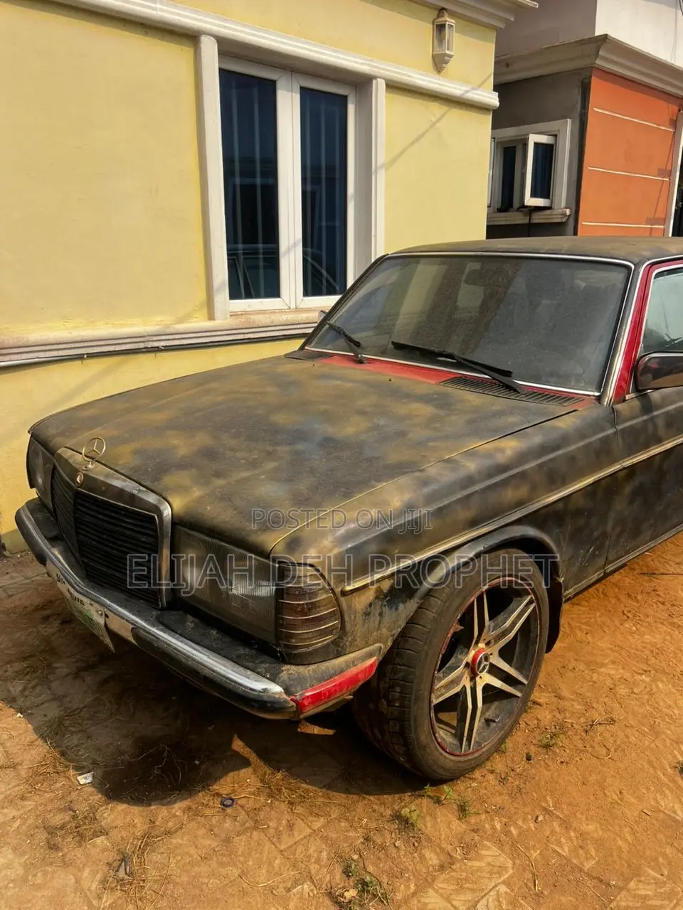 Mercedes-Benz 200E 1985 Gold