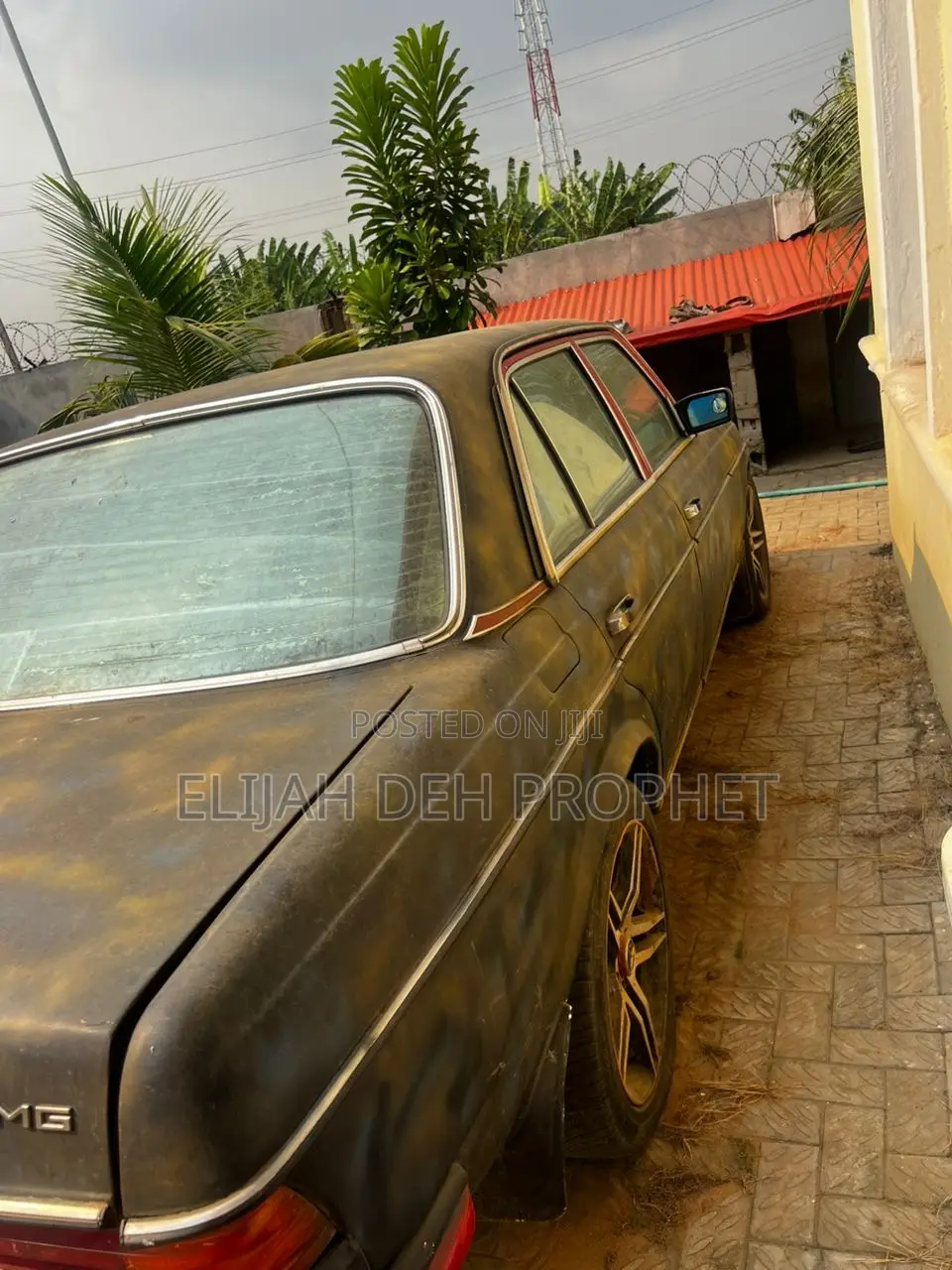Mercedes-Benz 200E 1985 Gold