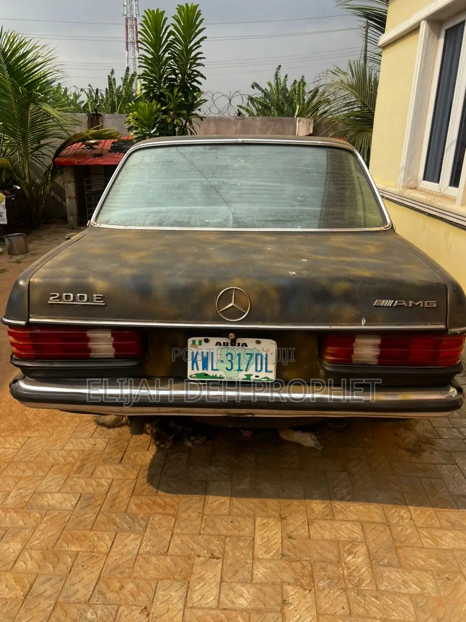 Mercedes-Benz 200E 1985 Gold