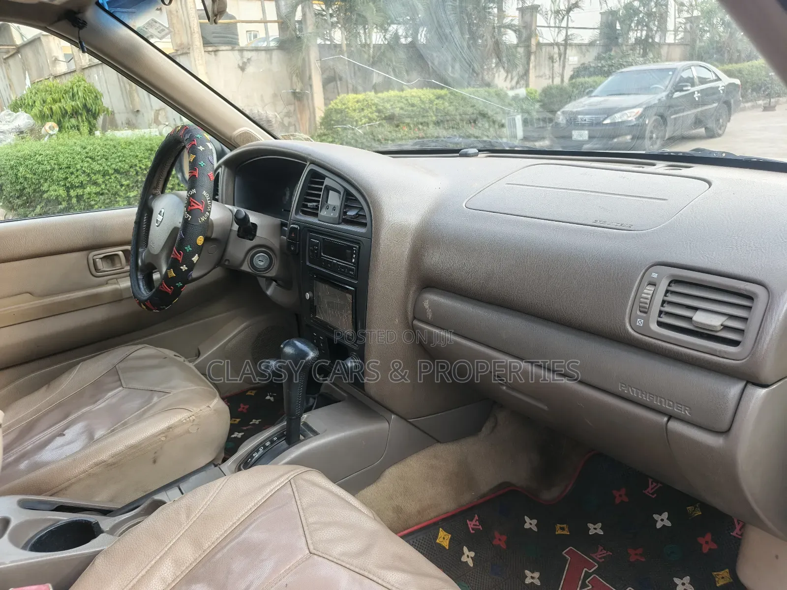 Nissan Pathfinder SE AWD SUV (3.5L 6cyl 4A) 2002 Gold