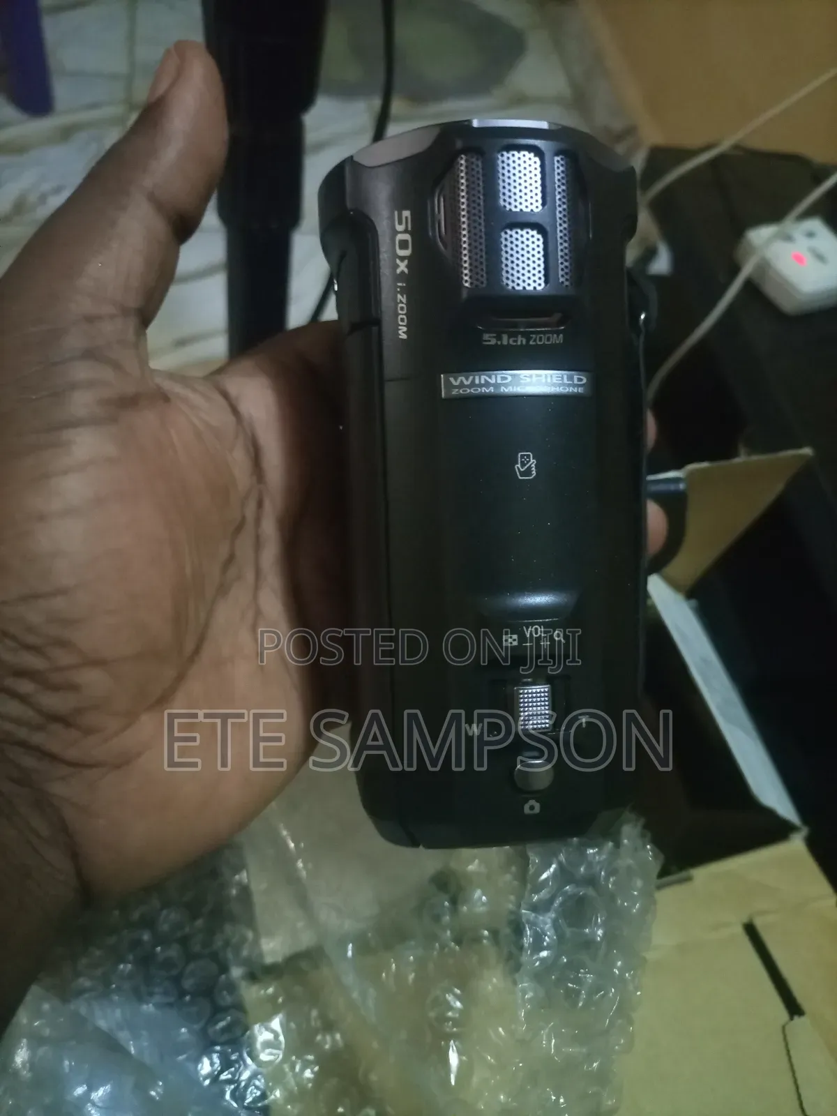 Panasonic Hc-V770k Full Hd Camcorder With Free Tripod