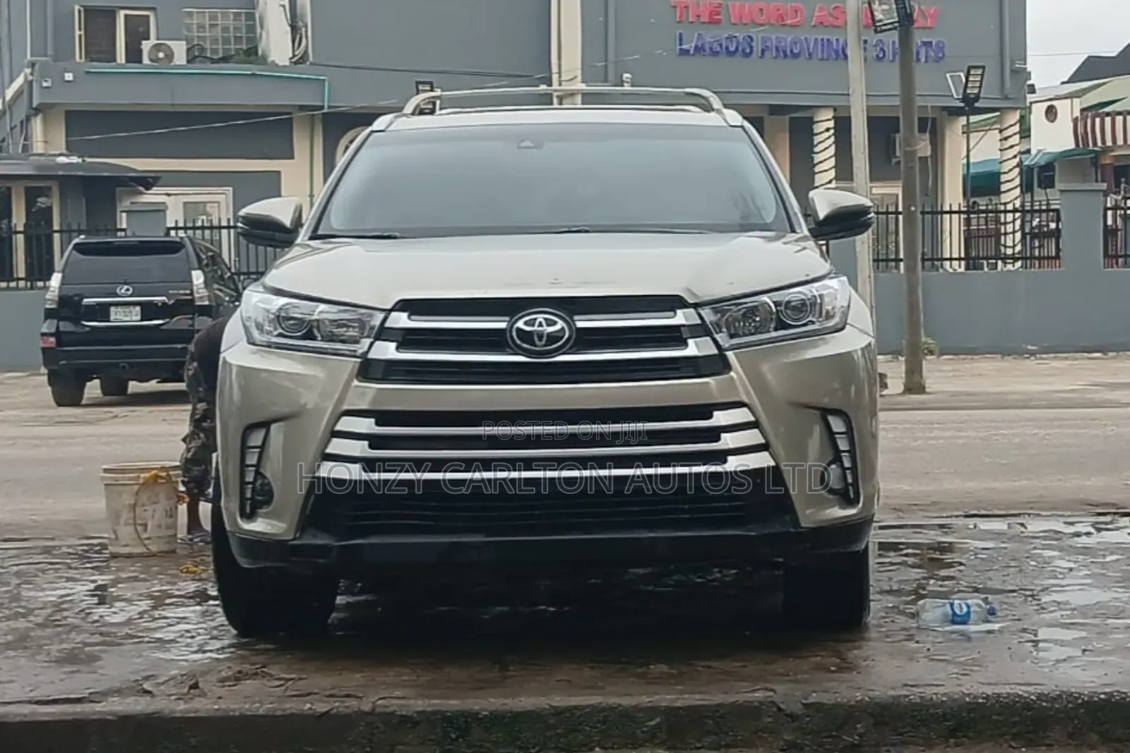 Toyota Highlander XLE 4dr SUV AWD (3.5L 6cyl 6A) 2015 Gold