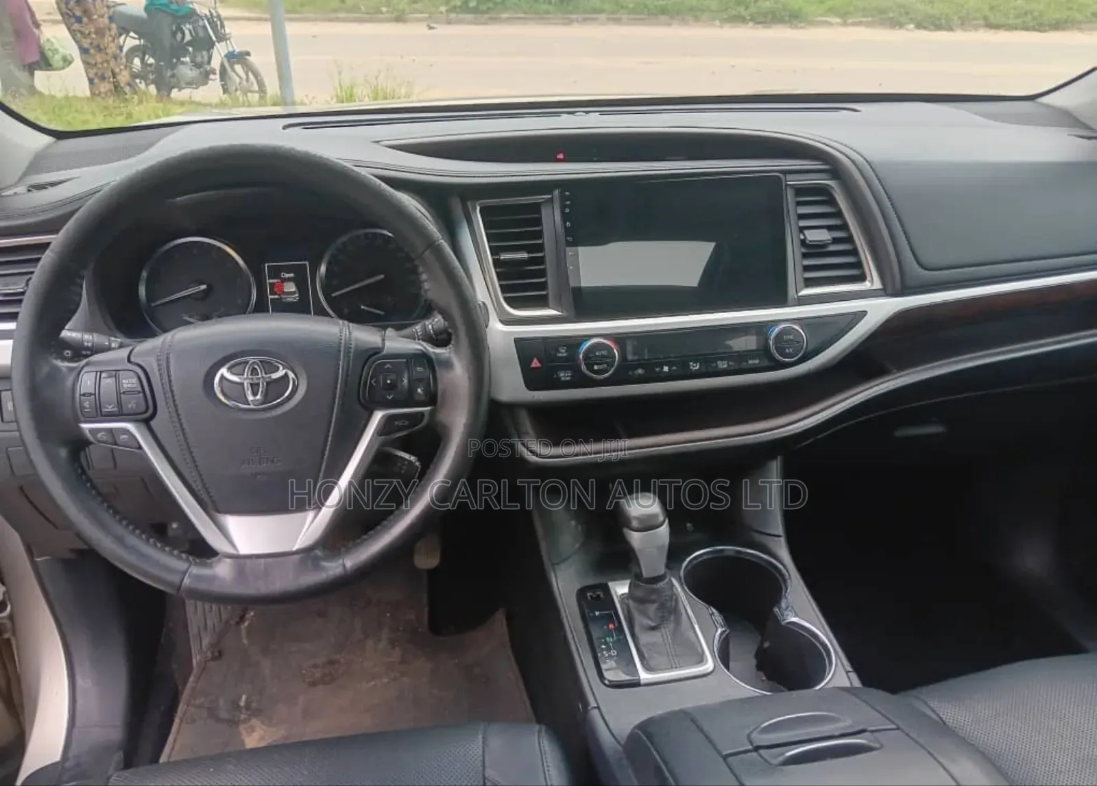 Toyota Highlander XLE 4dr SUV AWD (3.5L 6cyl 6A) 2015 Gold